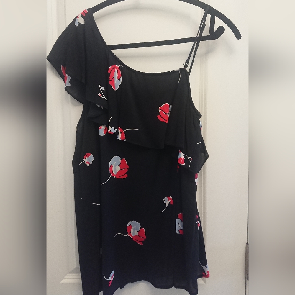Ricki's flowered ruffled top size M